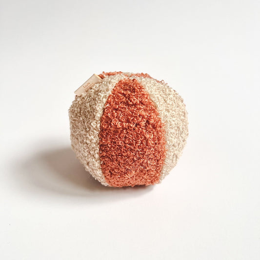 piłkadlapsa_boucle_kolor_pralinka_nugat_rozmiar_s