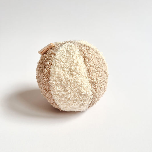 piłkadlapsa_boucle_kolor_chałwa_pralinka_rozmiar_s